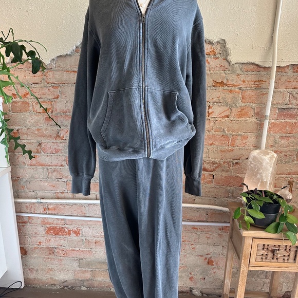 Joah Brown Oversized Jogger (XS/SM) and zip hoodie (OS)-Washed Black - Picture 11 of 13